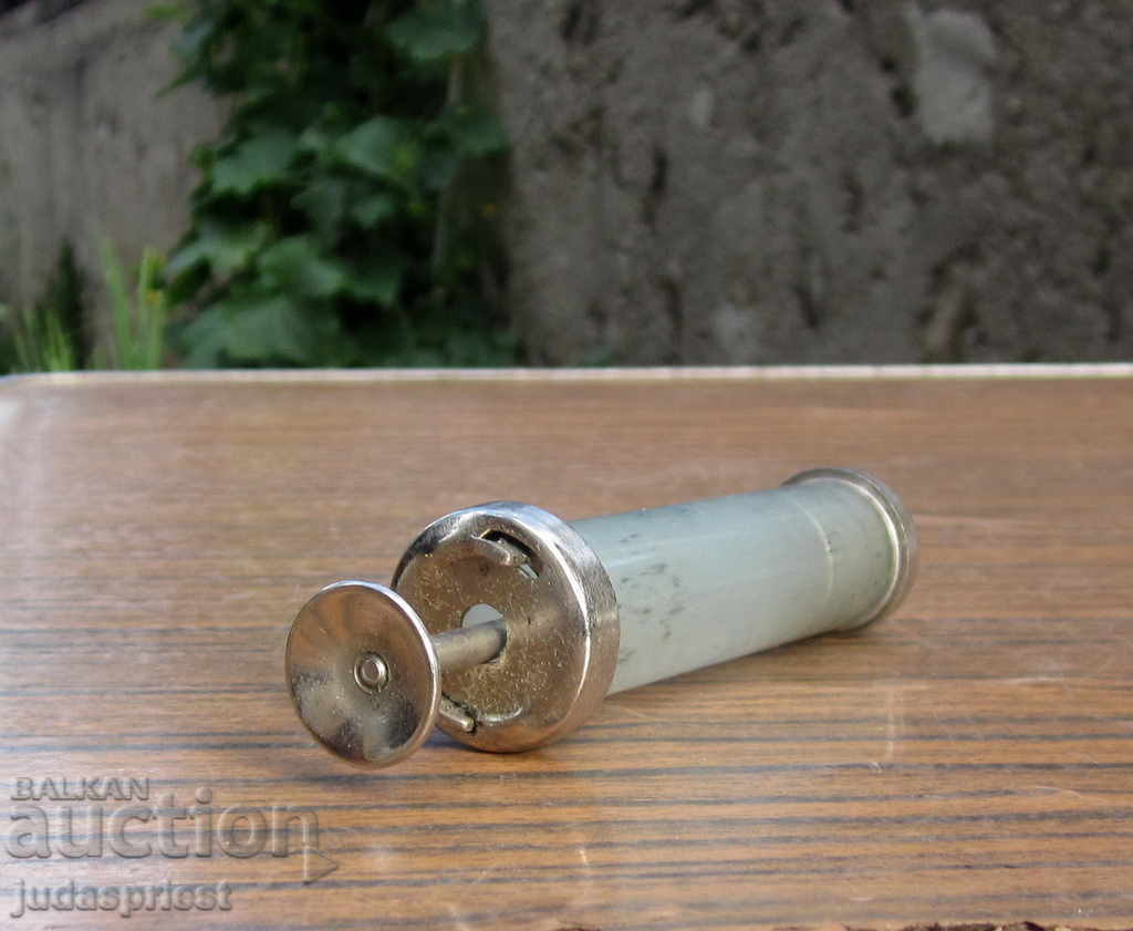 Delivery of WWII Second World Medical Glass Syringe 1943 Delivery of WWII Second World Medical Glass Syringe 1943