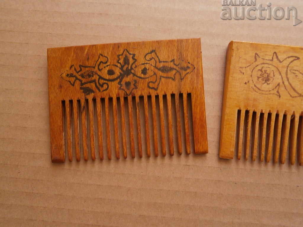 antique wooden comb lot with price 21.00 BGN | € 10.74 antique wooden comb lot with price 21.00 BGN | € 10.74