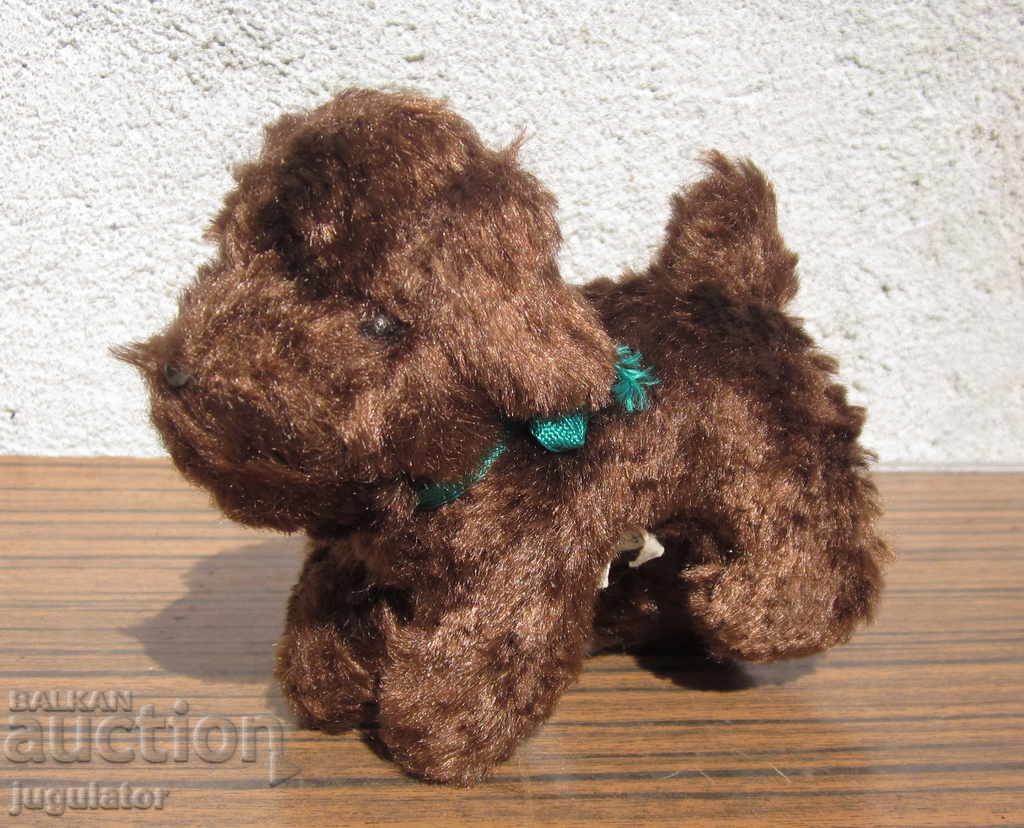 Δημοπρασία παλιό βουλγαρικό βελούδινο σκυλί -κούκλα από σόκ με ετικέτα