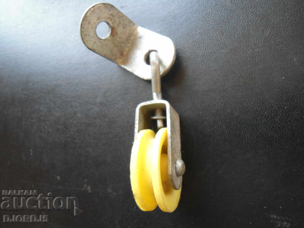 An old little reel with price 2.00 BGN | € 1.02 An old little reel with price 2.00 BGN | € 1.02