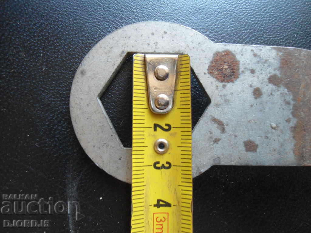 An old switch with price 2.00 BGN | € 1.02 An old switch with price 2.00 BGN | € 1.02