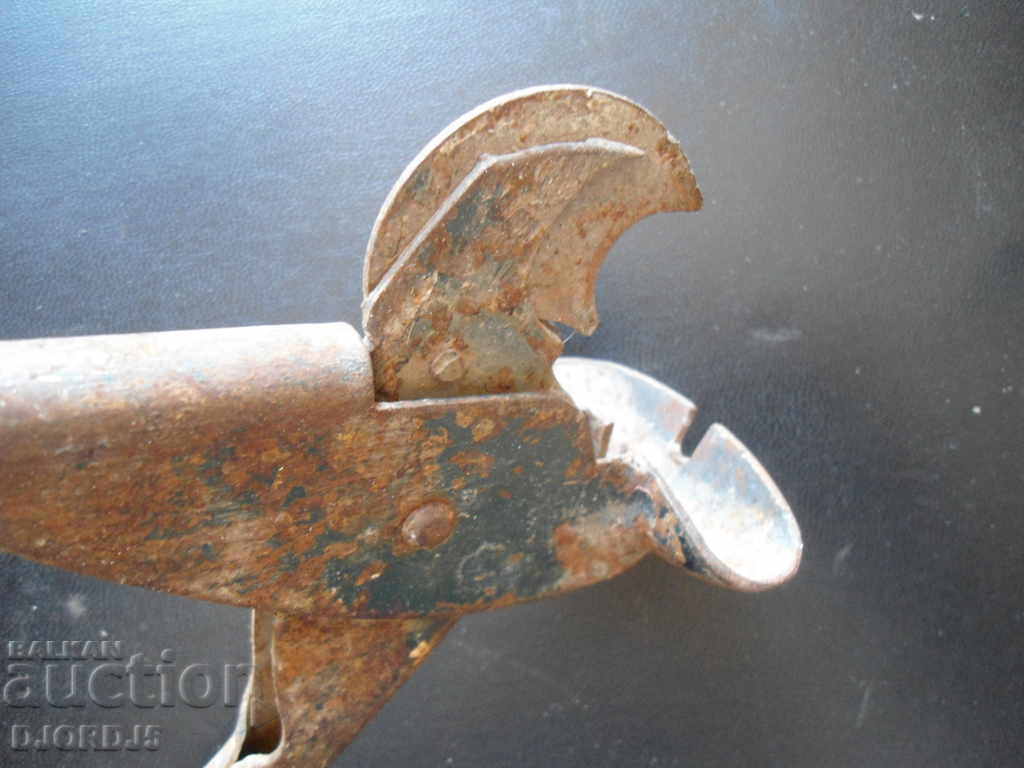 Old specialized pliers with price 4.00 BGN | € 2.05