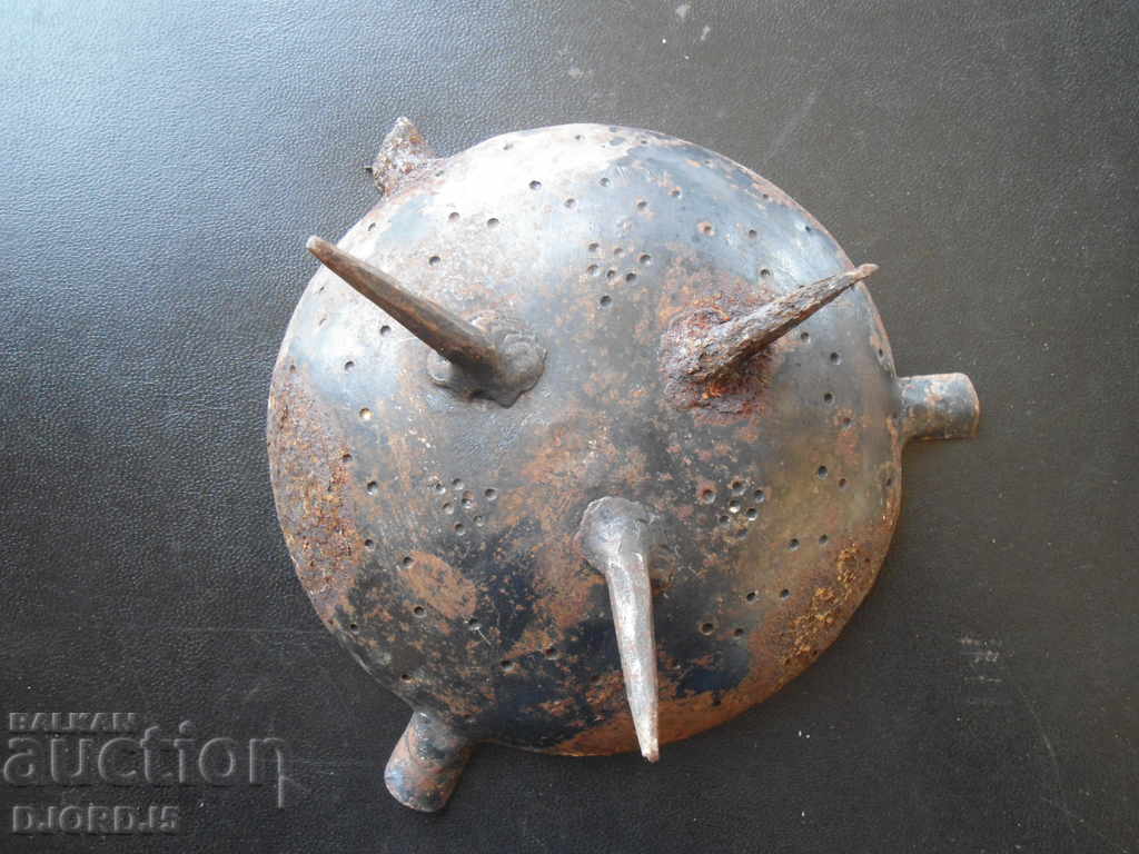 Old forged metal ashtray with price 10.00 BGN | € 5.11 Old forged metal ashtray with price 10.00 BGN | € 5.11