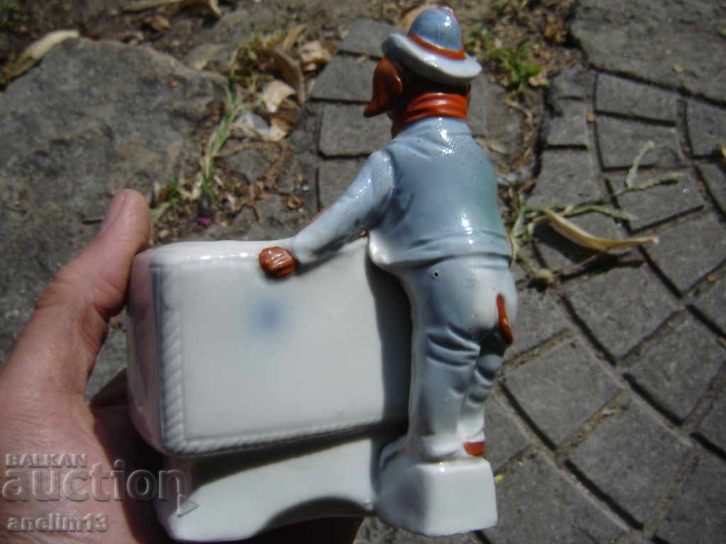 Delivery of STAR PORCELAIN DOG Delivery of STAR PORCELAIN DOG