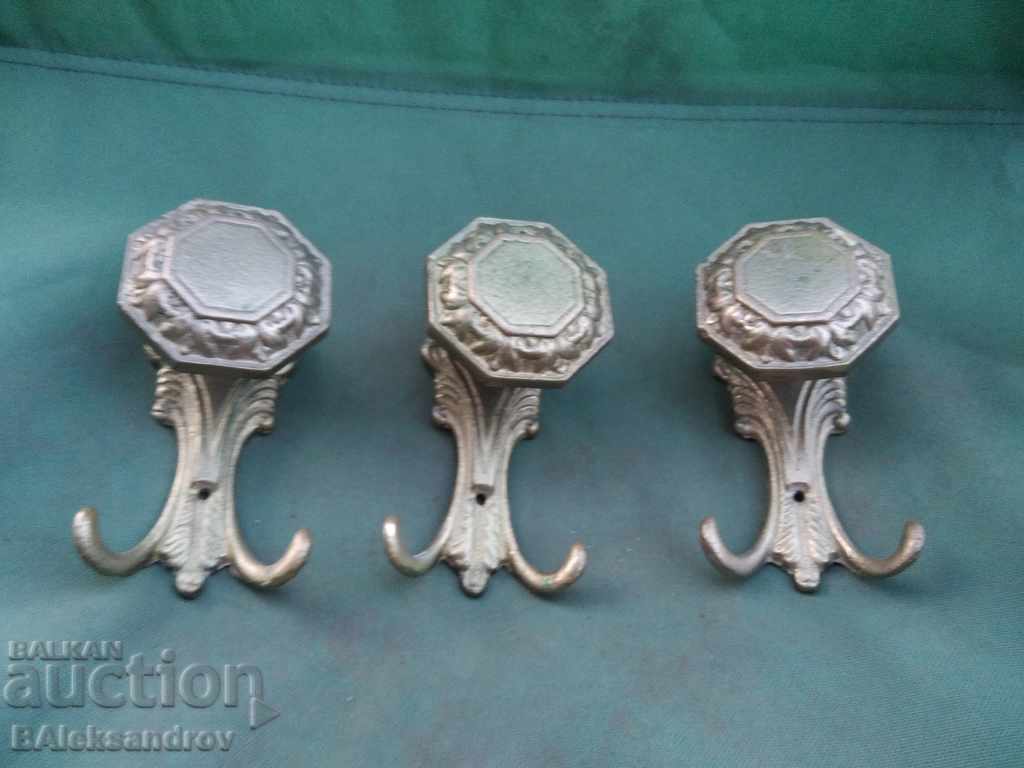 Lot of large bronze hangers with price 45.00 BGN | € 23.01