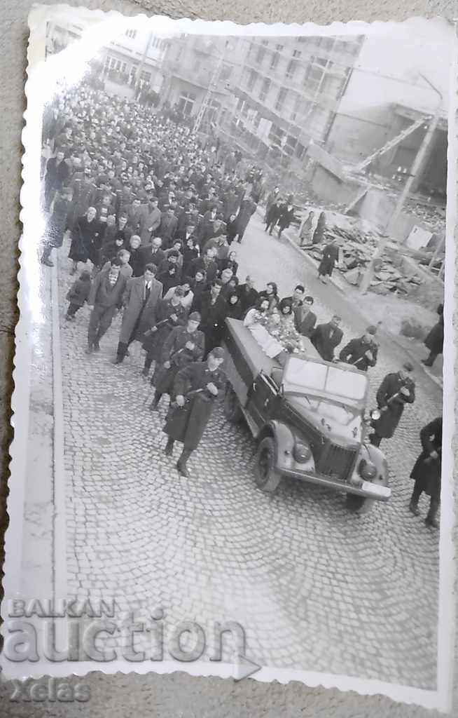 Fotografie veche Sofia anilor 1950 a distrus clădirea funerară