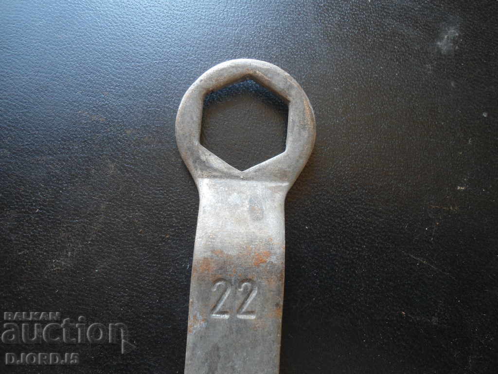 An old switch with price 2.00 BGN | € 1.02 An old switch with price 2.00 BGN | € 1.02