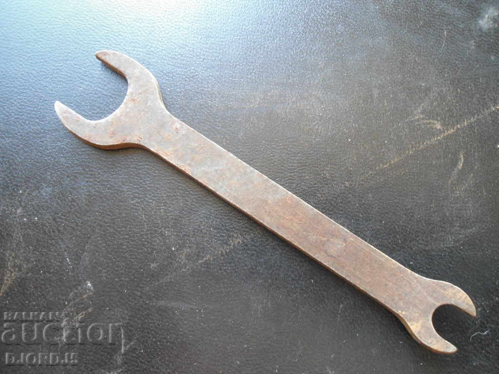 An old switch with price 2.00 BGN | € 1.02 An old switch with price 2.00 BGN | € 1.02