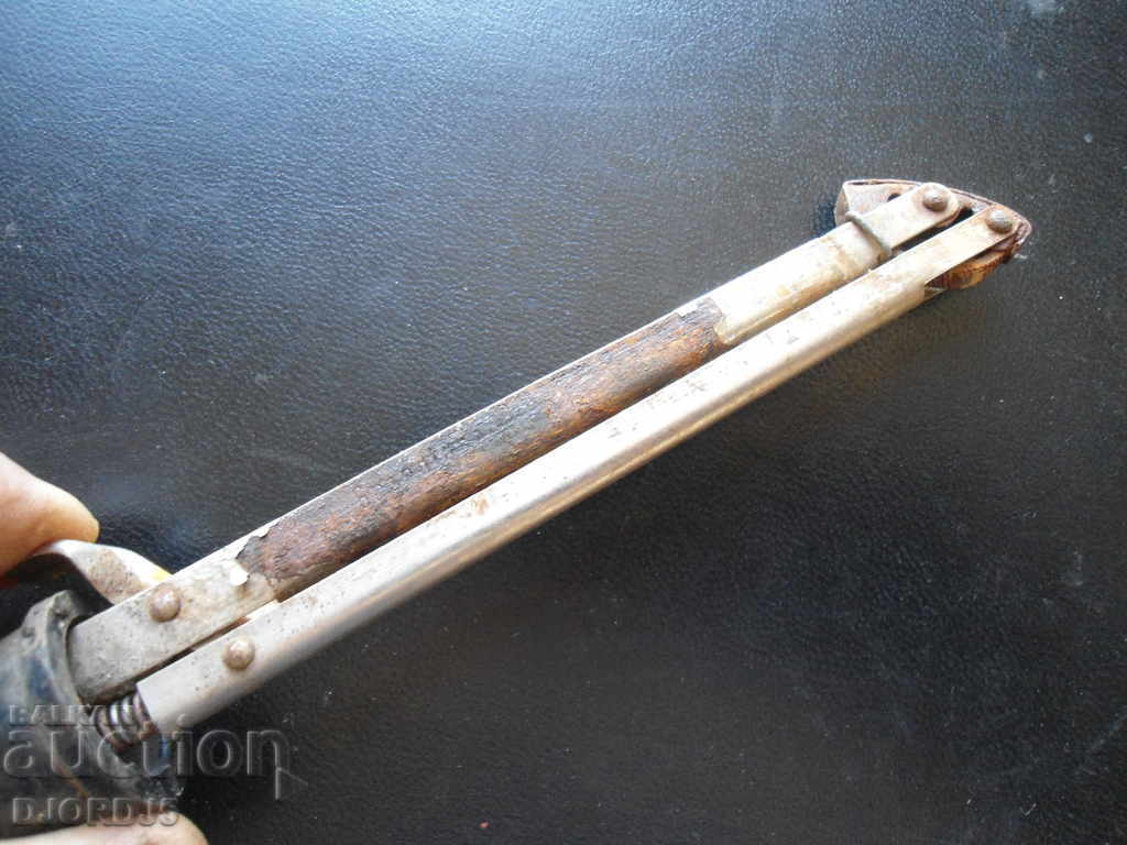 Auction  Old tool, appliance