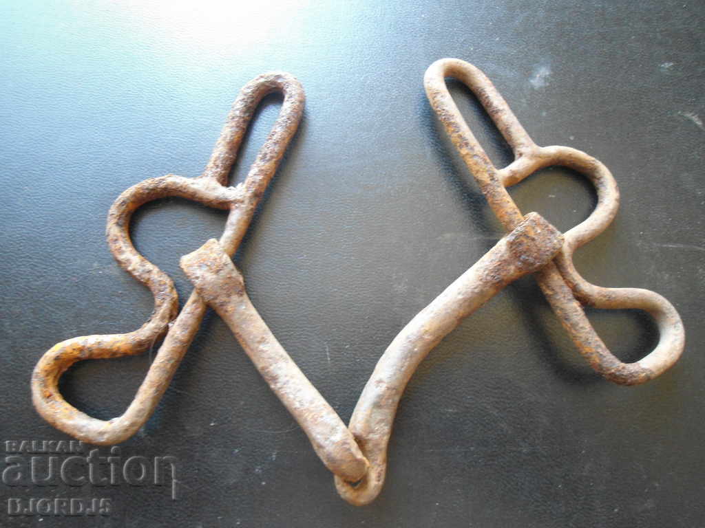 παλιά χαλινάρι με τιμή 3.00 BGN | € 1.53 παλιά χαλινάρι με τιμή 3.00 BGN | € 1.53