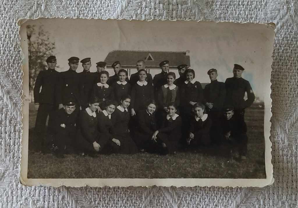 ZOLED DABNIK ZEMED. STUDENT BOARD SCHOOL PHOTO 1943