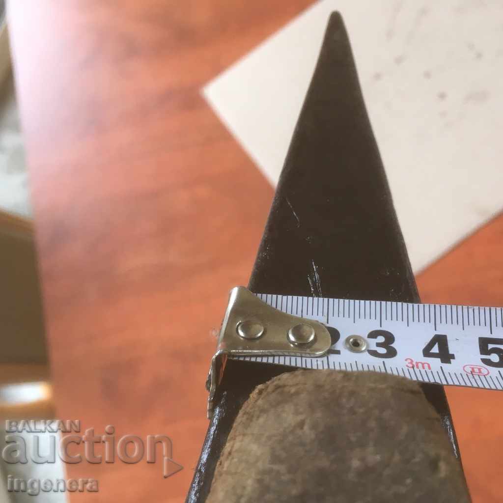 Delivery of AX AX AX STAR OLD LARGE TOOL WITH HANDLE Delivery of AX AX AX STAR OLD LARGE TOOL WITH HANDLE