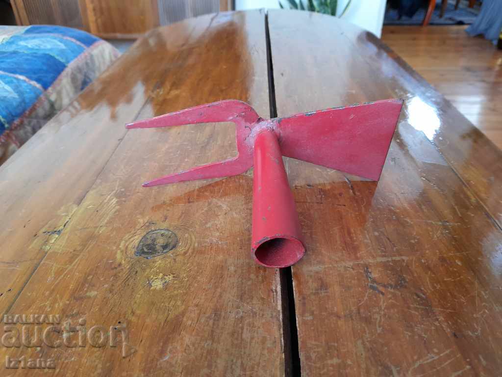 Auction Ancient pick, motif, prawn Auction Ancient pick, motif, prawn