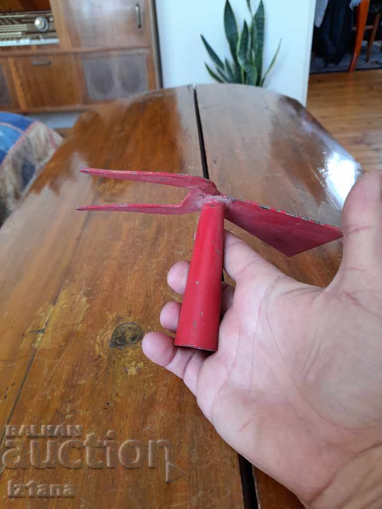 Delivery of Ancient pick, motif, prawn Delivery of Ancient pick, motif, prawn