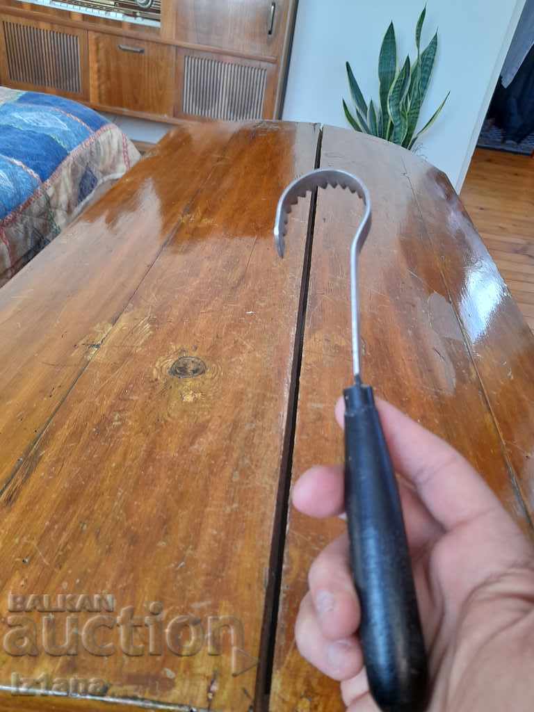 Delivery of Old household tool for gouging, gouging