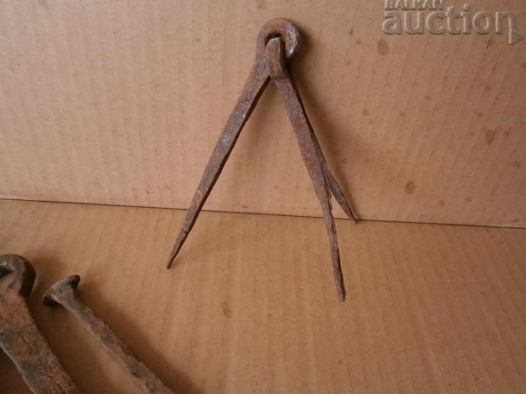 Auction knife and primitive hand forged neck parts Auction knife and primitive hand forged neck parts