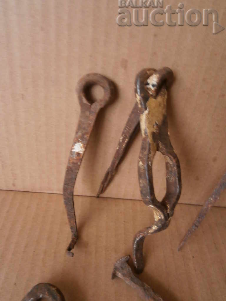 Delivery of knife and primitive hand forged neck parts Delivery of knife and primitive hand forged neck parts