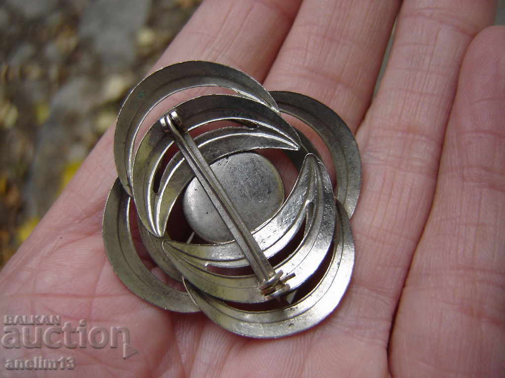 Delivery of OLD BROOCH Delivery of OLD BROOCH