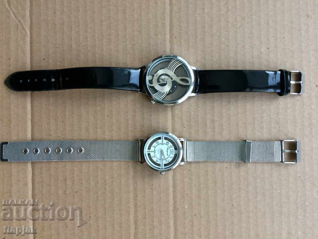 Wristwatch with quartz movement - two pieces