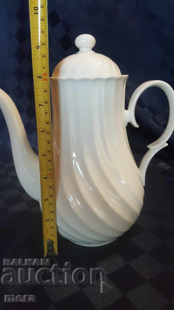 Ceainic mare din porțelan - Bavaria. cu preț 35.00 BGN | € 17.90