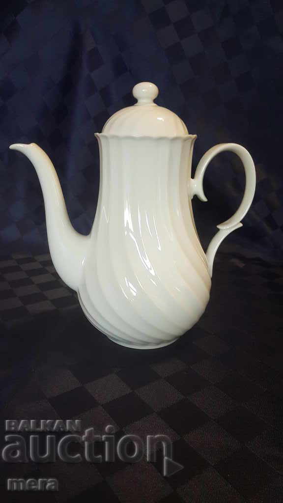 Porcelain large teapot - Bavaria.