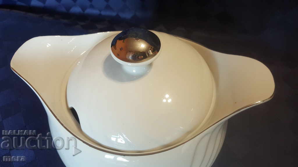 Porcelain tureen - Diamond Razgrad with price 130.00 BGN | € 66.47 Porcelain tureen - Diamond Razgrad with price 130.00 BGN | € 66.47