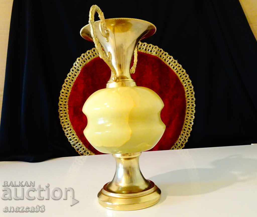 Bronze vase, amphora, onyx 1 kg., gilding with price 76.00 BGN | € 38.86 Bronze vase, amphora, onyx 1 kg., gilding with price 76.00 BGN | € 38.86