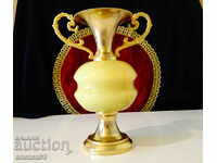 Gilded vase, onyx amphora 1 kg.