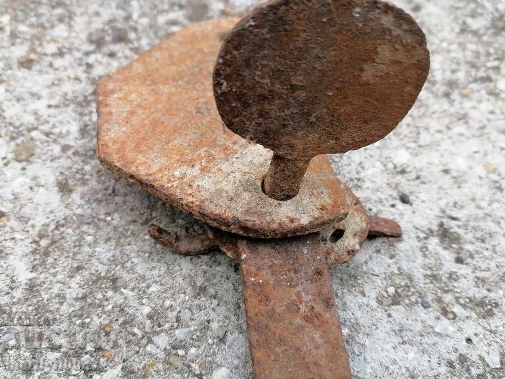 Antique forjat dispozitivul de blocare, de blocare, dispozitivul de blocare pe poarta vechi cu preț 43.00 BGN | € 21.99 Antique forjat dispozitivul de blocare, de blocare, dispozitivul de blocare pe poarta vechi cu preț 43.00 BGN | € 21.99