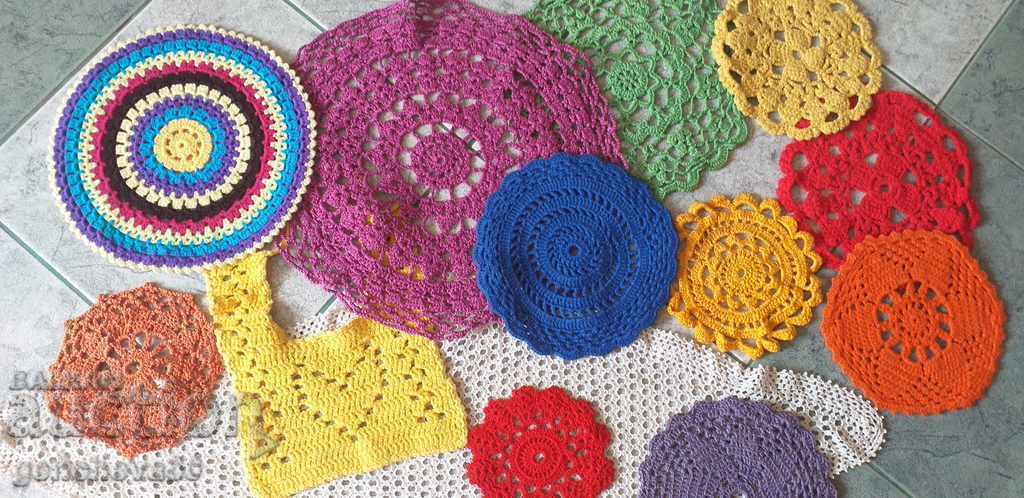 Diverse carouri multicolore tricotate manual pentru decor - 5 Diverse carouri multicolore tricotate manual pentru decor - 5