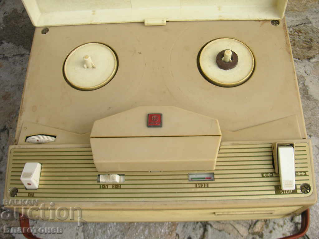 A tape recorder with price 90.00 BGN | € 46.02 A tape recorder with price 90.00 BGN | € 46.02