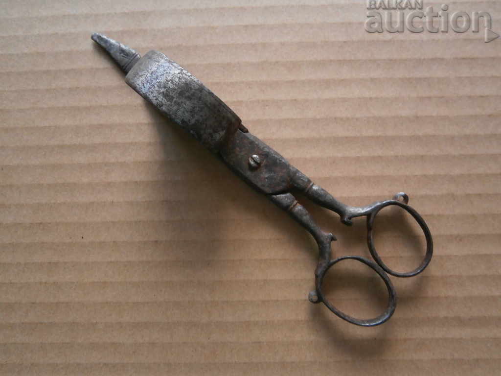 Revival scissors for trimming the wicks of candles