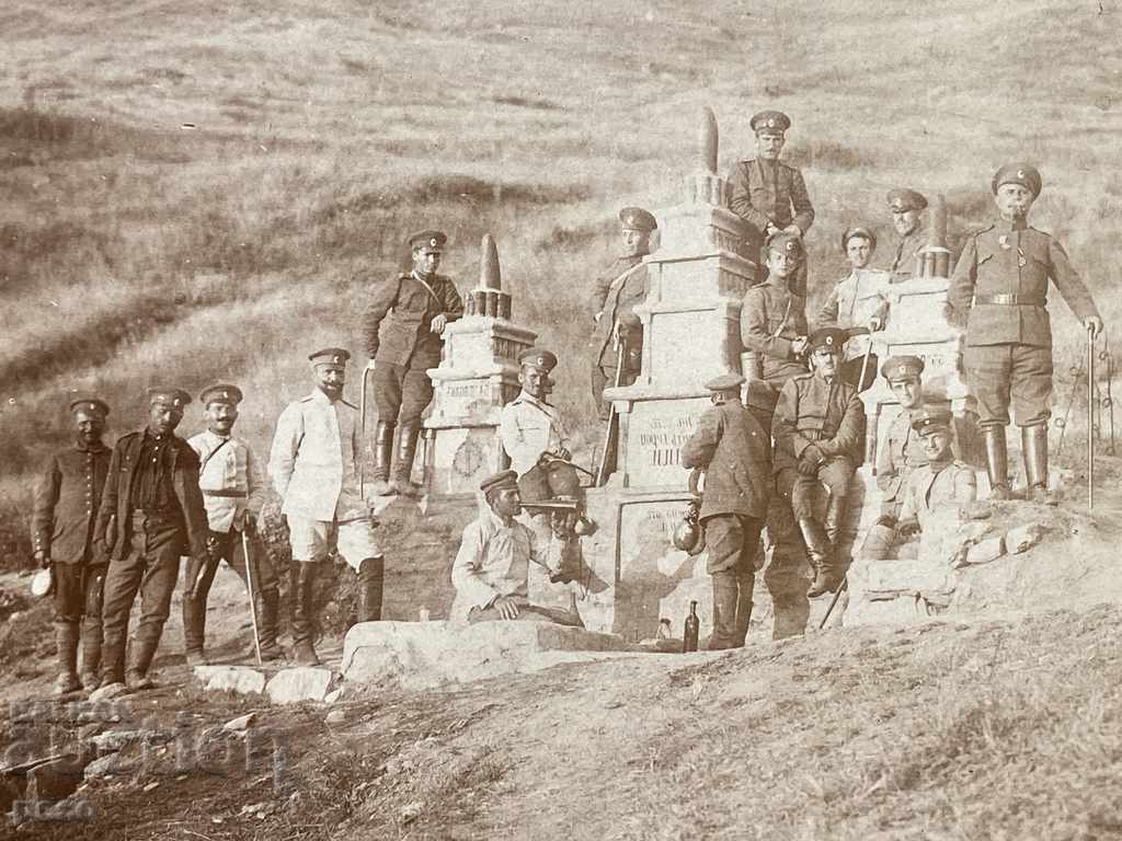 Fântână-Monument la cotitura regimentului de infanterie 53 din 1918 negru?