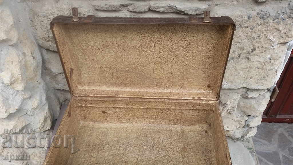 Auction Old massive suitcase Auction Old massive suitcase