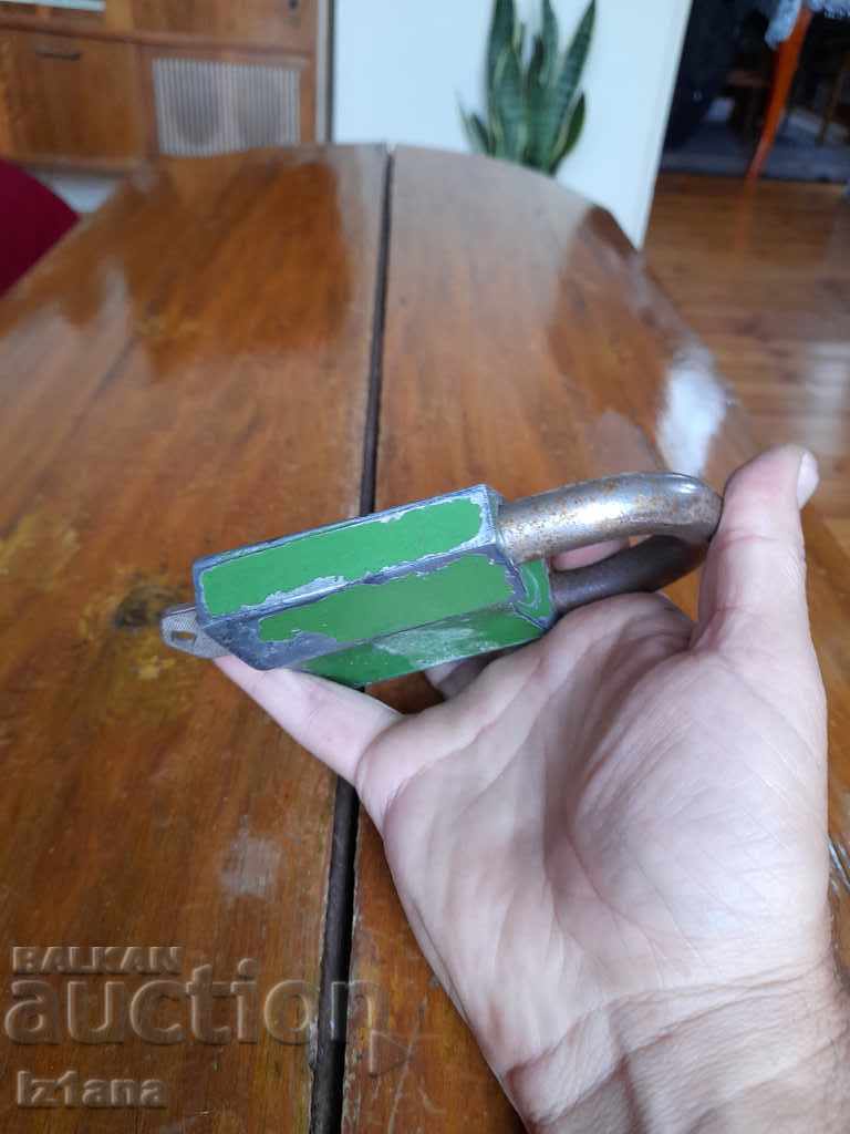 Auction  Old padlock, coffer