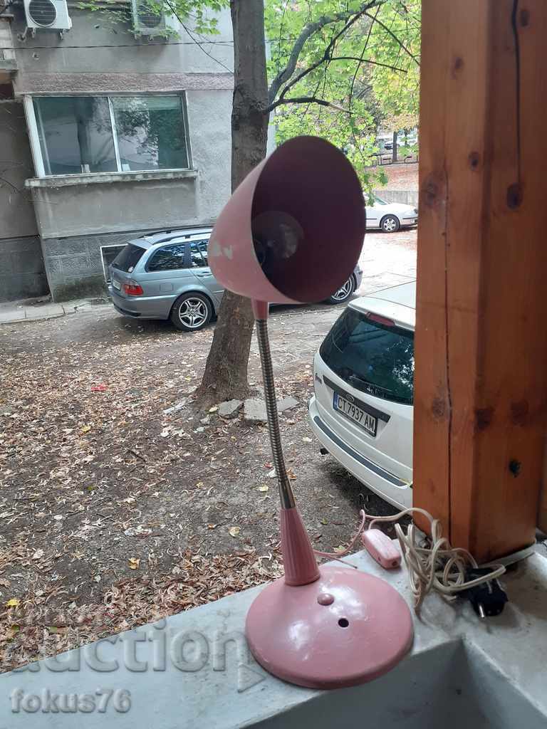 Παράδοση Παλιό πολωνικό επιτραπέζιο φωτιστικό Παράδοση Παλιό πολωνικό επιτραπέζιο φωτιστικό