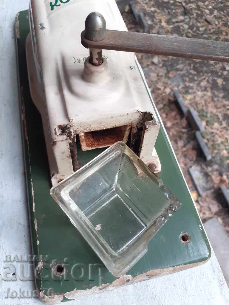 Δημοπρασία Βρείτε έναν παλιό μύλο καφέ αντίκα Peter Dienes Δημοπρασία Βρείτε έναν παλιό μύλο καφέ αντίκα Peter Dienes