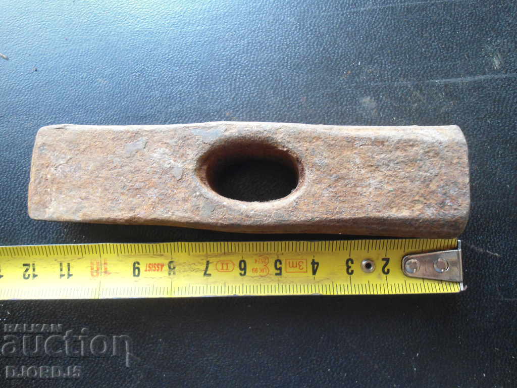 Delivery of An old hammer Delivery of An old hammer