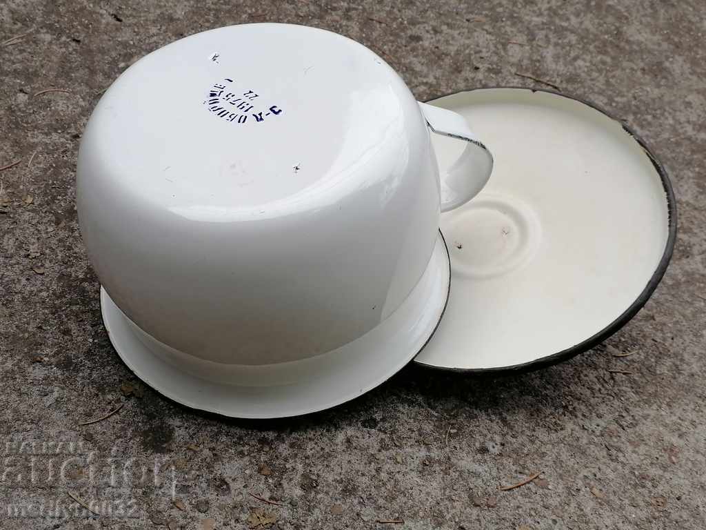 An old enamel tusk, a tusk, a bucket, an enameled container with a lid - 6 An old enamel tusk, a tusk, a bucket, an enameled container with a lid - 6