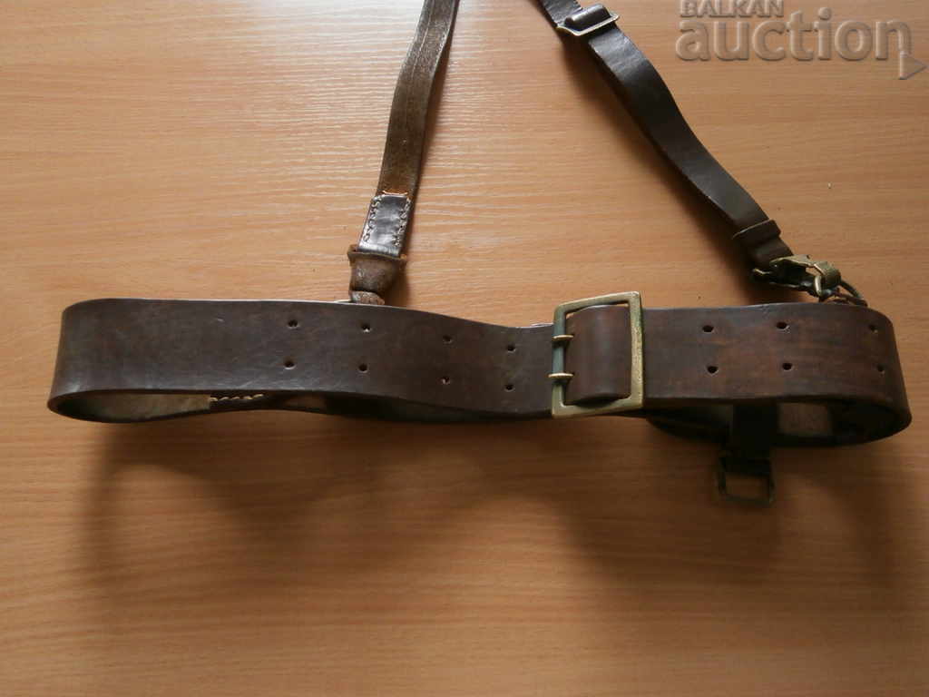 Centura de luptă a ofițerului regal B.M.K. cu preț 65.00 BGN | € 33.23 Centura de luptă a ofițerului regal B.M.K. cu preț 65.00 BGN | € 33.23