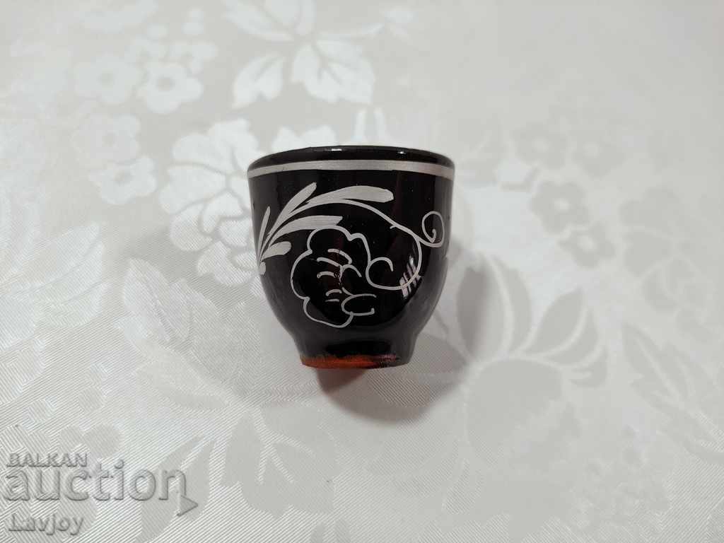 Ένα μικρό κεραμικό κύπελλο με τιμή 5.00 BGN | € 2.56 Ένα μικρό κεραμικό κύπελλο με τιμή 5.00 BGN | € 2.56