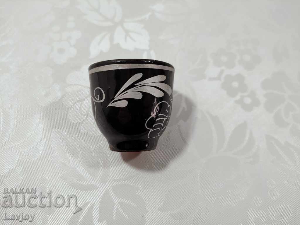 Δημοπρασία Ένα μικρό κεραμικό κύπελλο Δημοπρασία Ένα μικρό κεραμικό κύπελλο