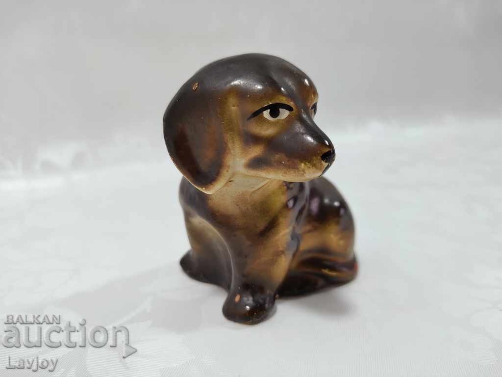Figurină de câine vechi din ceramică cu preț 40.00 BGN | € 20.45 Figurină de câine vechi din ceramică cu preț 40.00 BGN | € 20.45