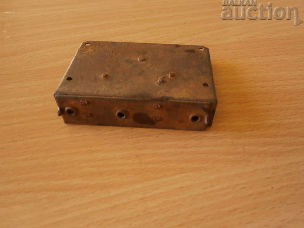 Delivery of lock lock from antique chest of drawers