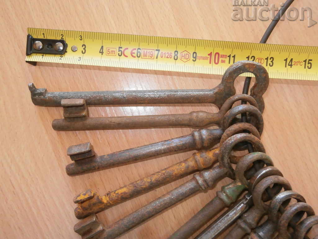 Auction  Antique key lock latch lot keys 40 pieces