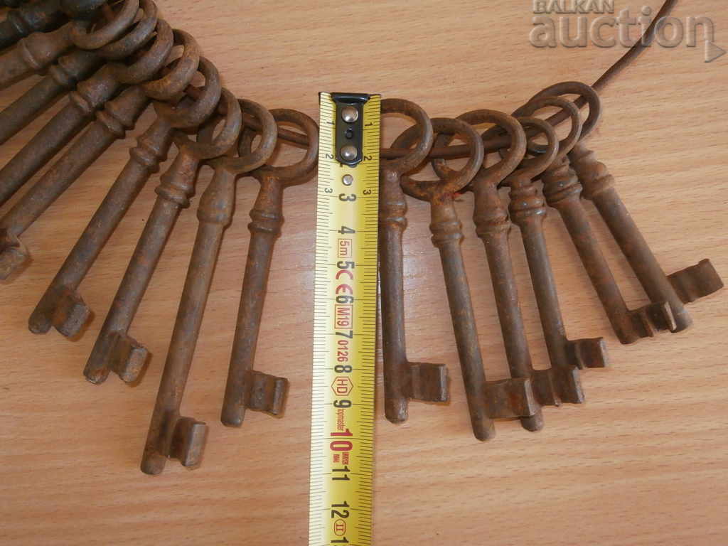 Delivery of Antique key lock latch lot keys 40 pieces