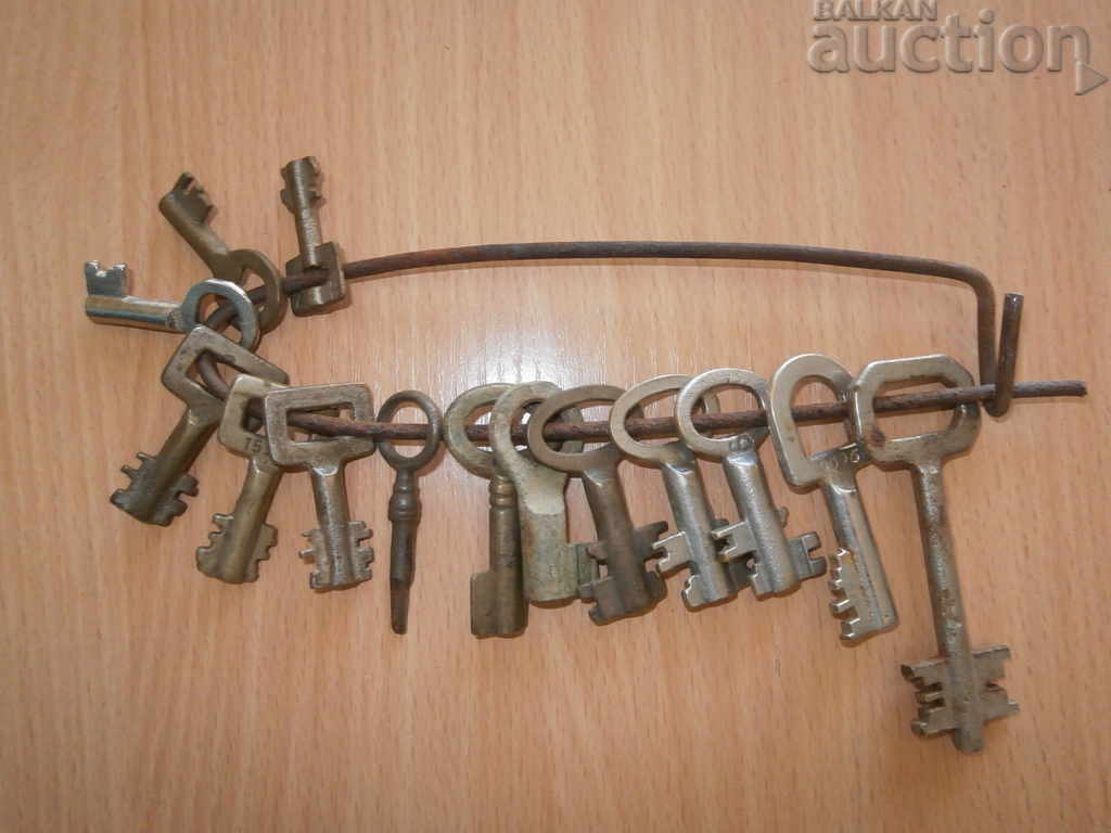Antique key lock latch lot 14 pieces with price 45.00 BGN | € 23.01 Antique key lock latch lot 14 pieces with price 45.00 BGN | € 23.01