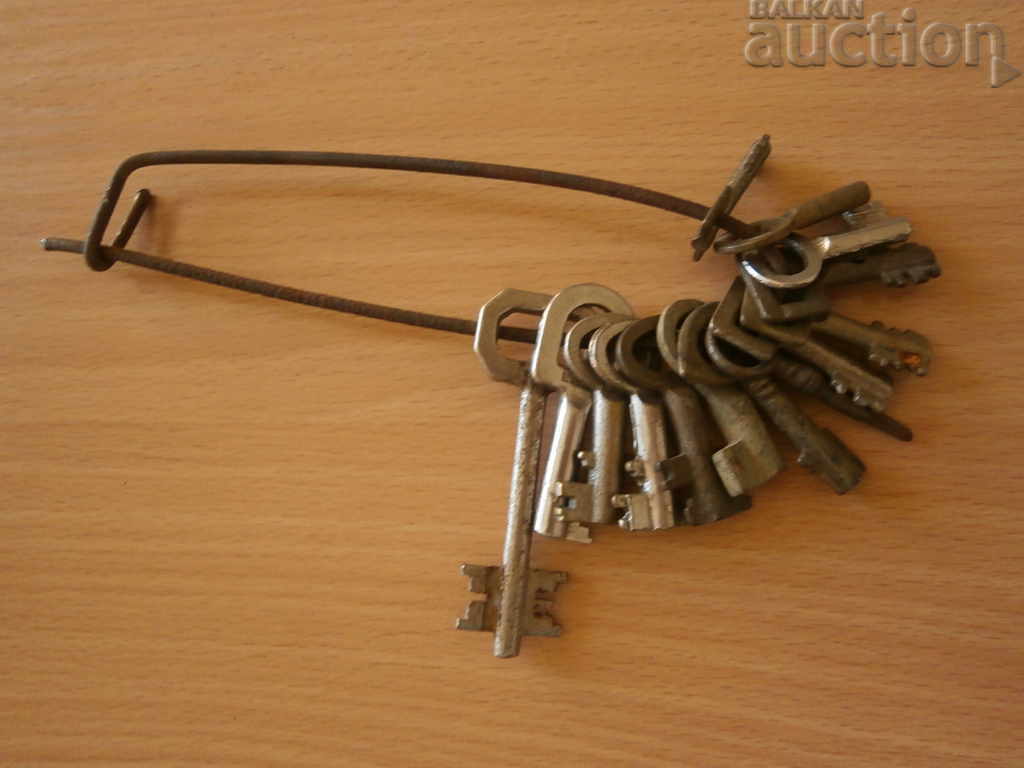 Antique key lock latch lot 14 pieces - 7 Antique key lock latch lot 14 pieces - 7