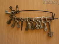Старинен  ключ брава резе лот 14 броя