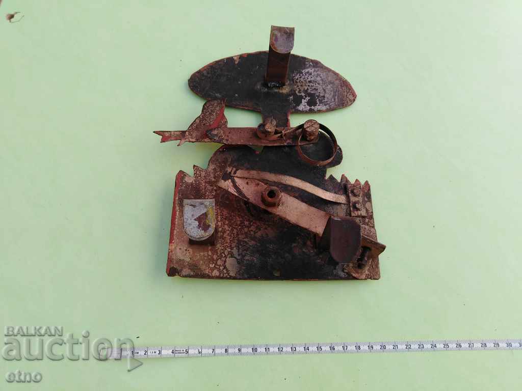 Delivery of RETRO MECHANICAL TARGET FROM A SHOOTING RANGE FROM THE 80S, PRC Delivery of RETRO MECHANICAL TARGET FROM A SHOOTING RANGE FROM THE 80S, PRC